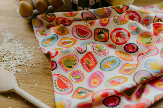 Serviette à thé en coton bio avec autocollants de fruits