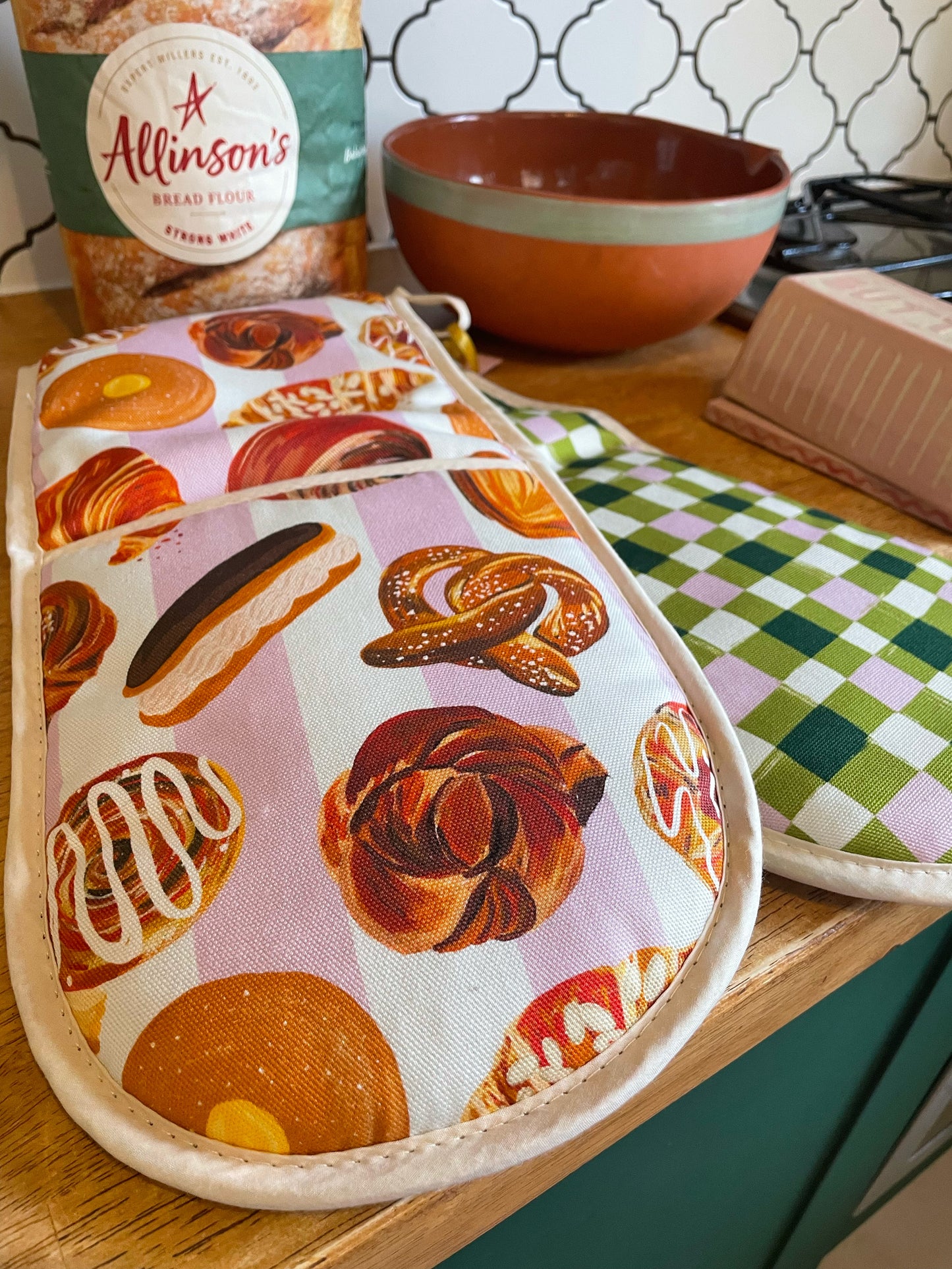 Lilac Bakery & Sweet Treats Organic Cotton Oven Gloves