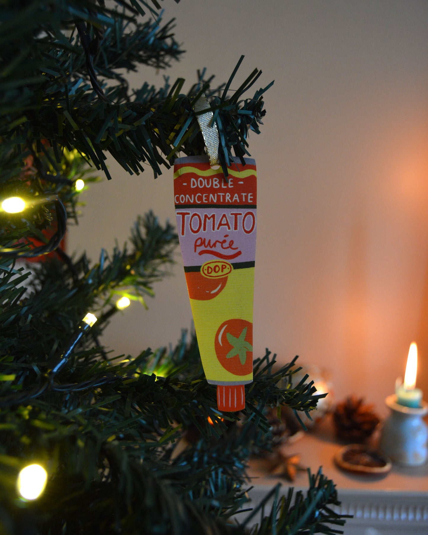 Décoration de Noël à la purée de tomates